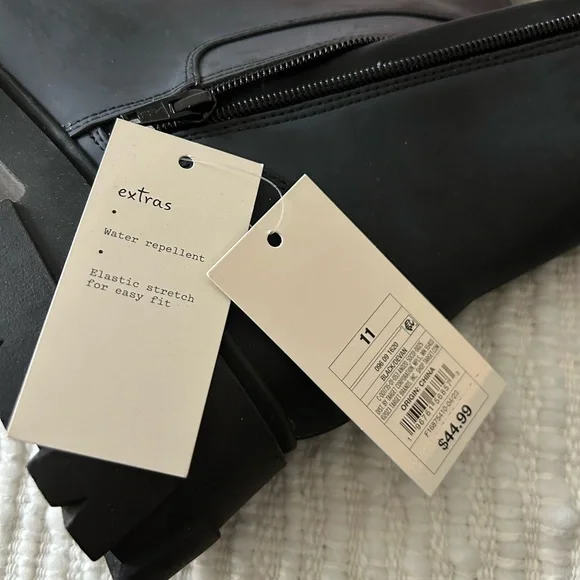 Black boots - Picture 3 of 4